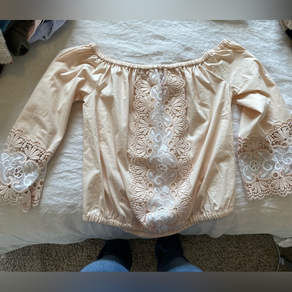 Express off the shoulder lace top - Picture 4 of 6